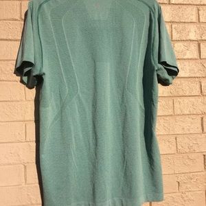 Lululemon Men's M Shirt Green Short Sleeve  Tee